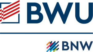 Logo BWU_BNW Logo mit den blauen Buchstaben 'BWU' und darunter durch eine Linie getrennt das bunte Logo und die blauen Buchstaben 'BNW'